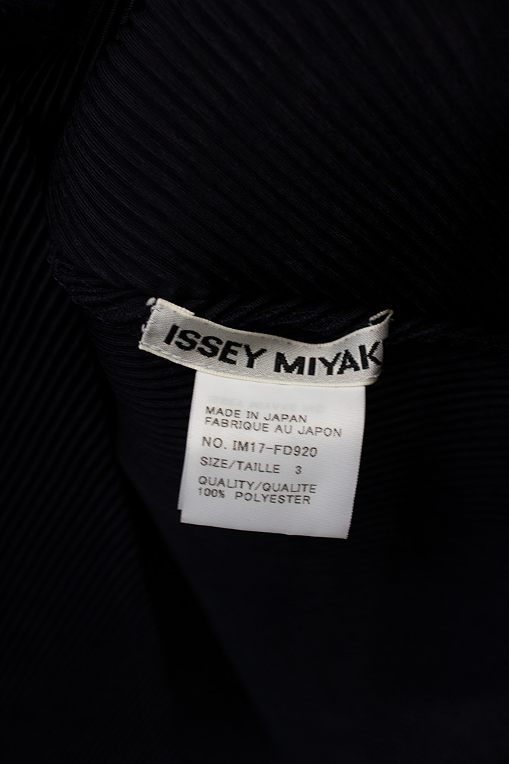 Zwarte Issey Miyake SS11 overslag blouse met lange mouwen (Dai Fujiwara)
