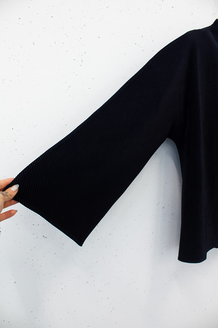 Zwarte Issey Miyake SS11 overslag blouse met lange mouwen (Dai Fujiwara)