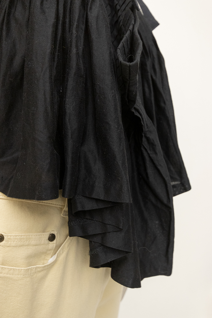 Zwarte top met plooien Tao Comme des Garçons voor 10 Corso Como