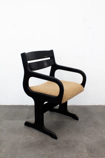 Zwarte vintage bouclé brutalist design stoel