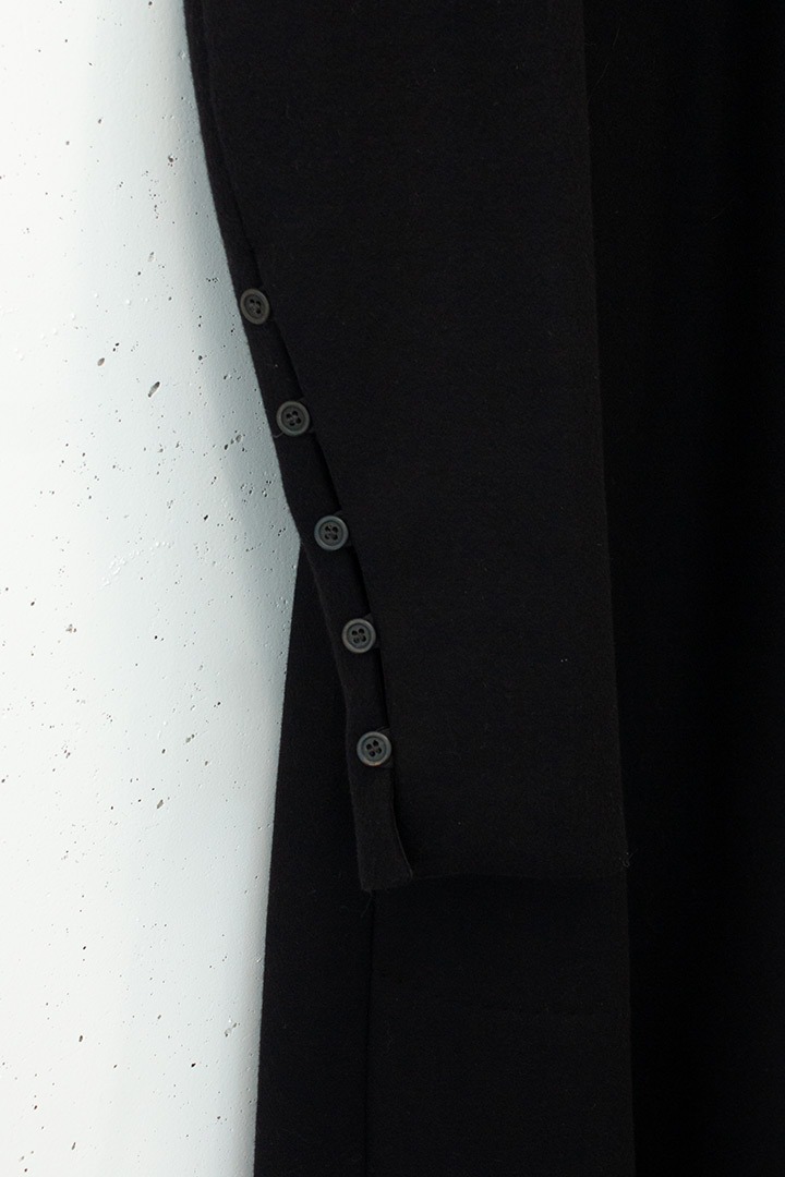 Zwarte wollen Dries van Noten jas knoopjes detail