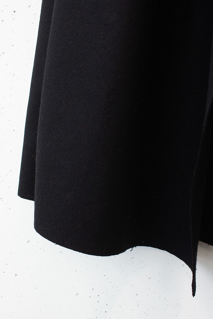 Zwarte wollen Dries van Noten jas knoopjes detail