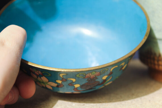 Blauw geëmailleerd cloisonné schaaltje van messing - Afbeelding 4