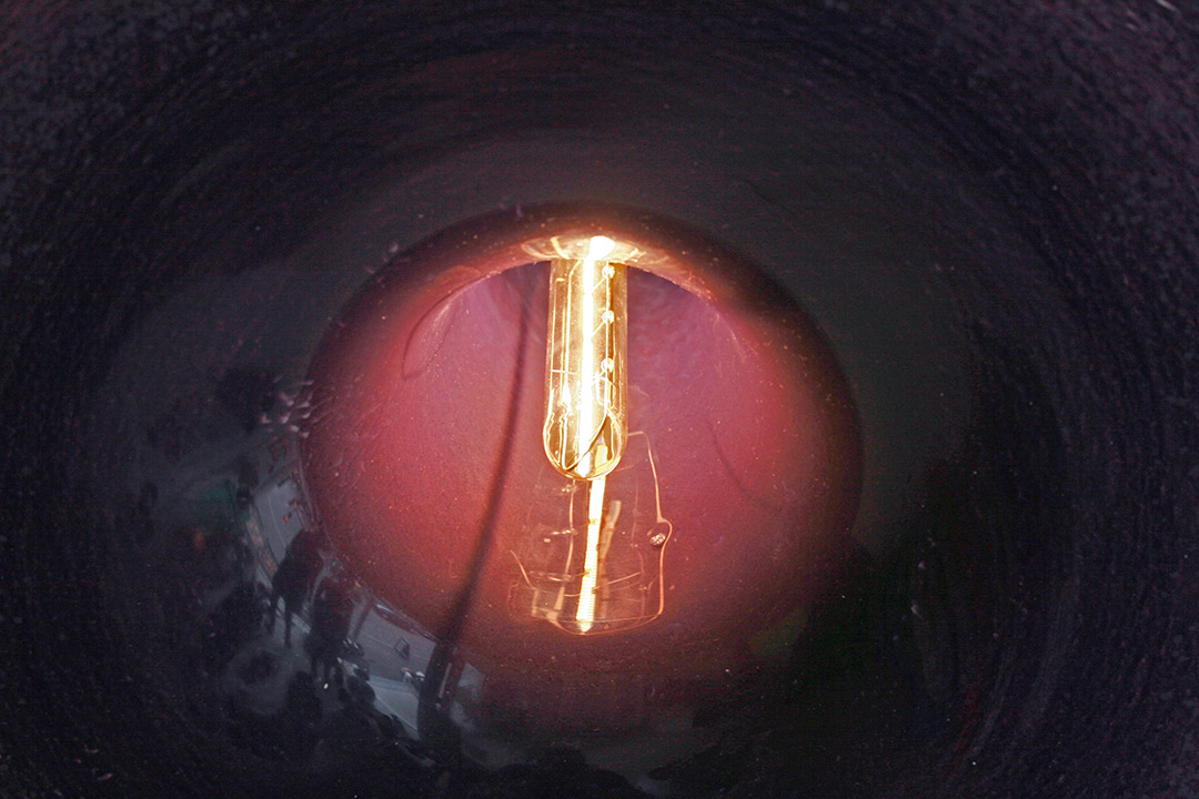 Vintage paarse heksenhoed lamp