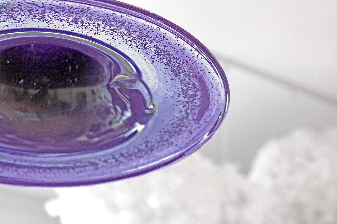 Vintage paarse heksenhoed lamp